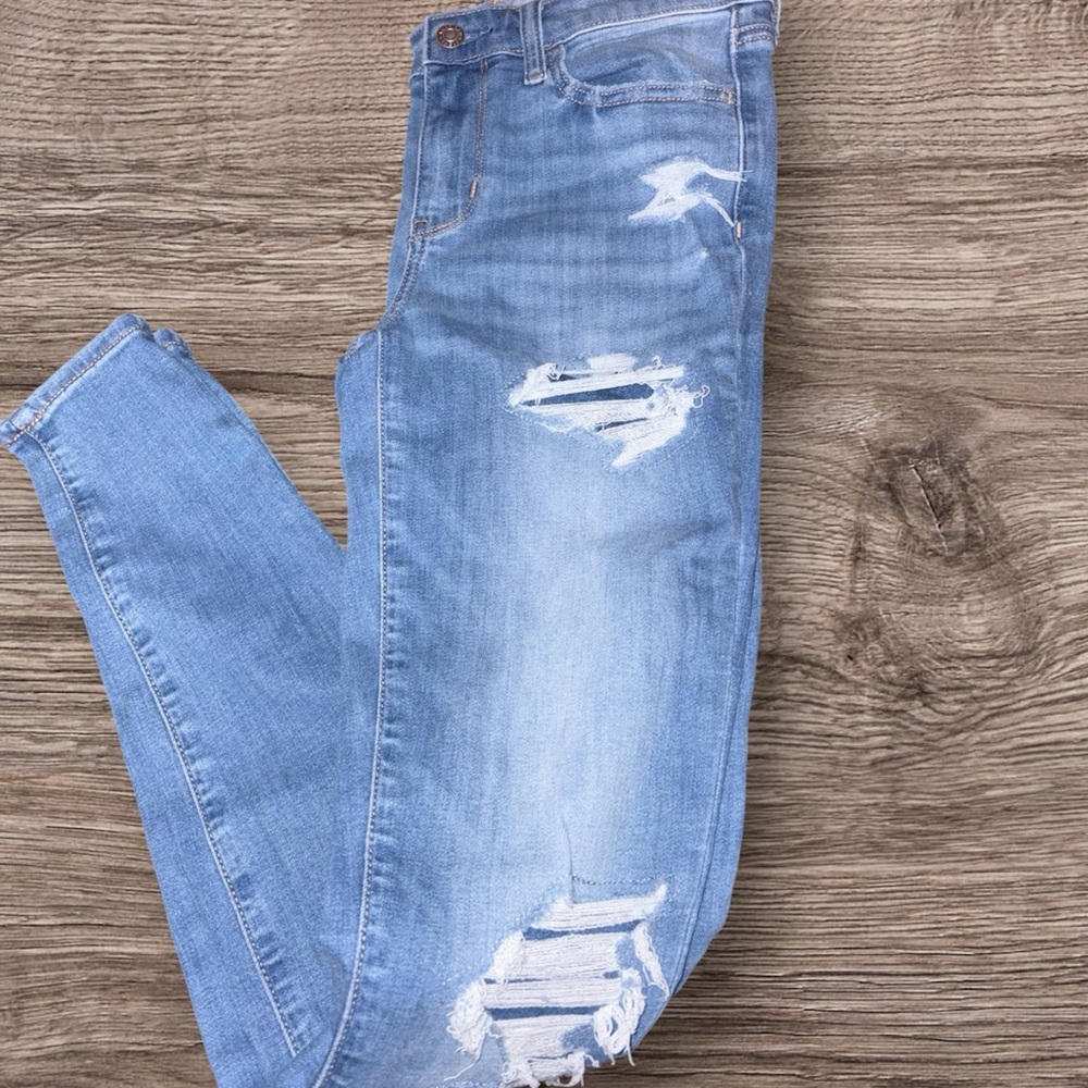 American Eagle Outfitters Light Blue Distressed Skinny Jeans